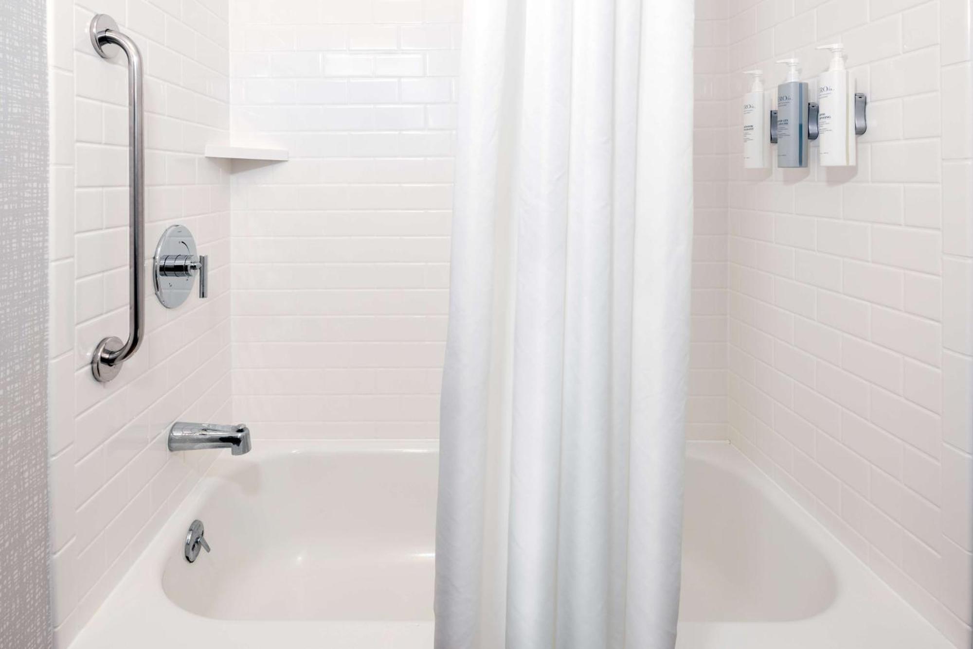 Hampton Inn Coventry-Warwick Area Extérieur photo