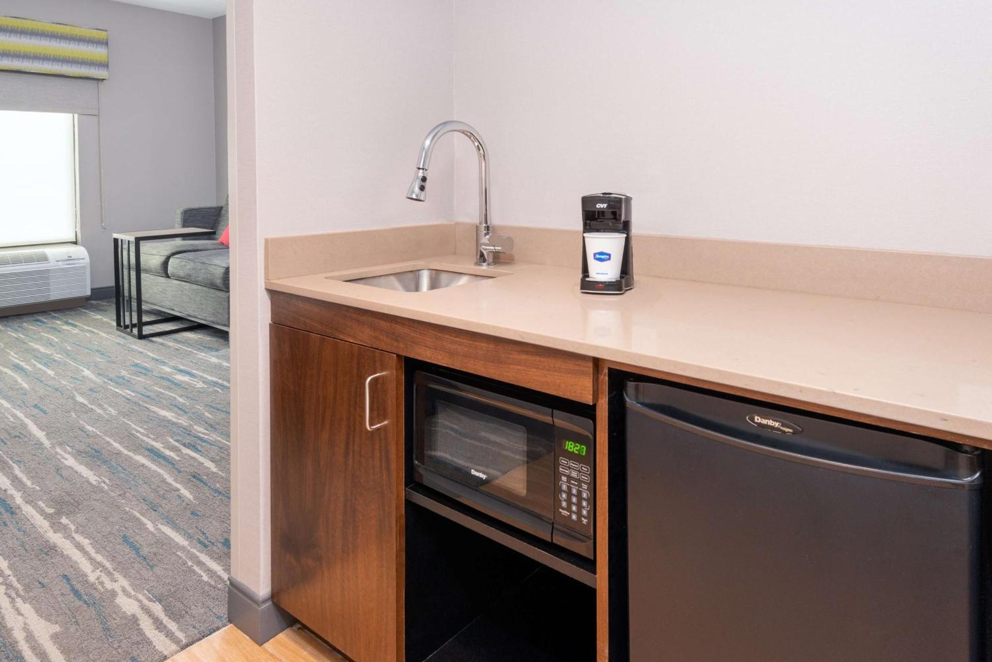 Hampton Inn Coventry-Warwick Area Extérieur photo
