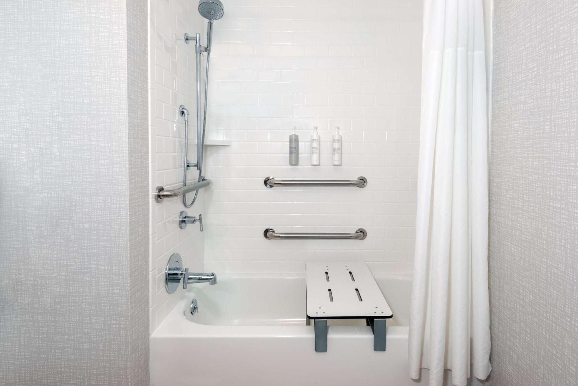 Hampton Inn Coventry-Warwick Area Extérieur photo