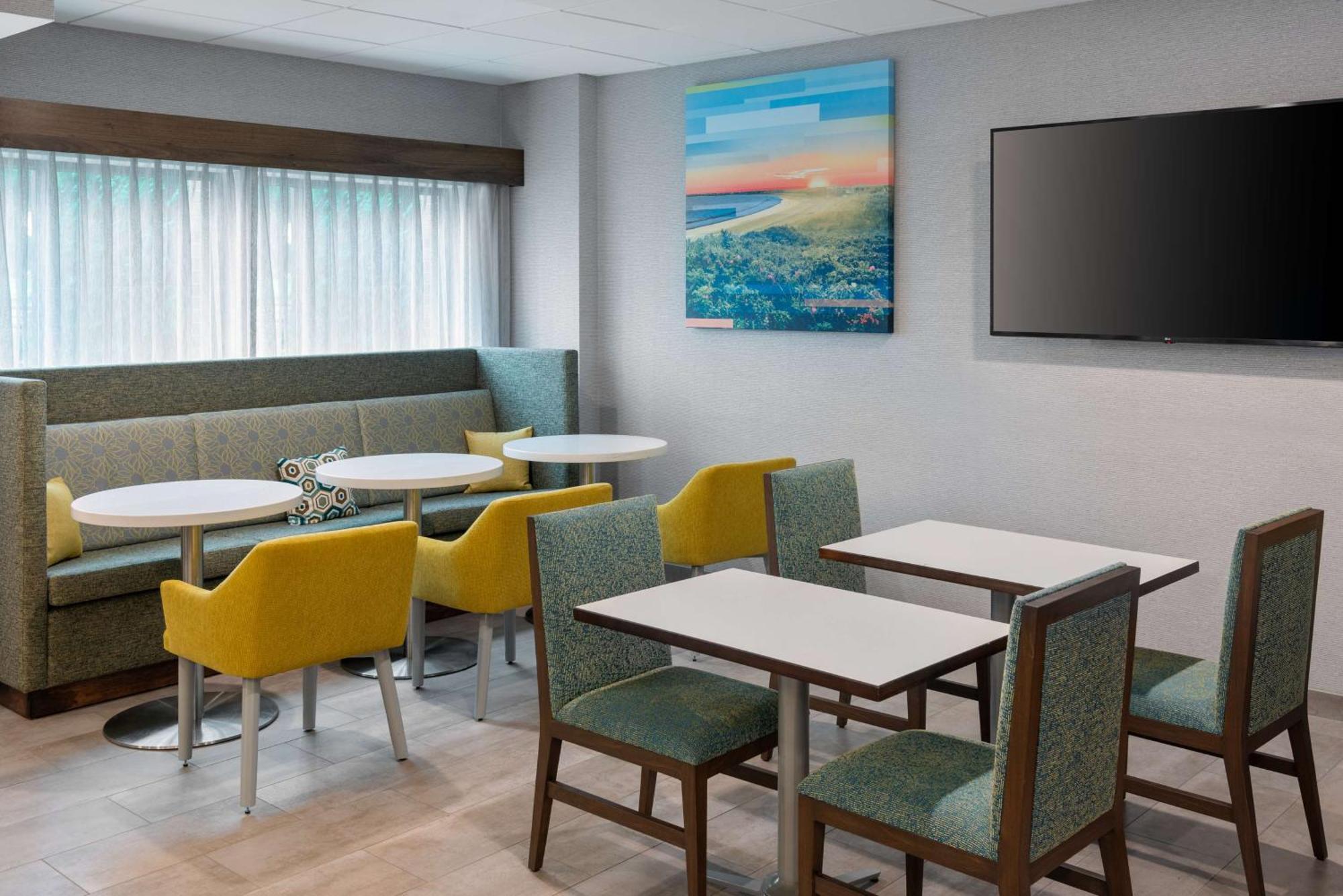 Hampton Inn Coventry-Warwick Area Extérieur photo